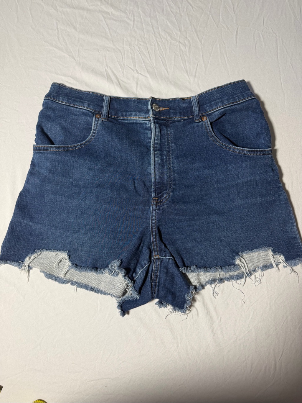 Express Super High Rise Mom Denim Shorts Blue Frayed Hem Pockets Size 10